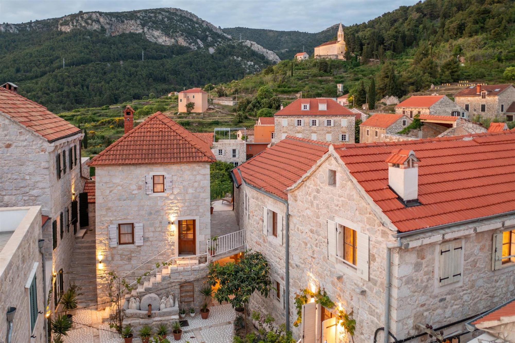 Dvor Pitve Villas Jelsa  Exterior foto